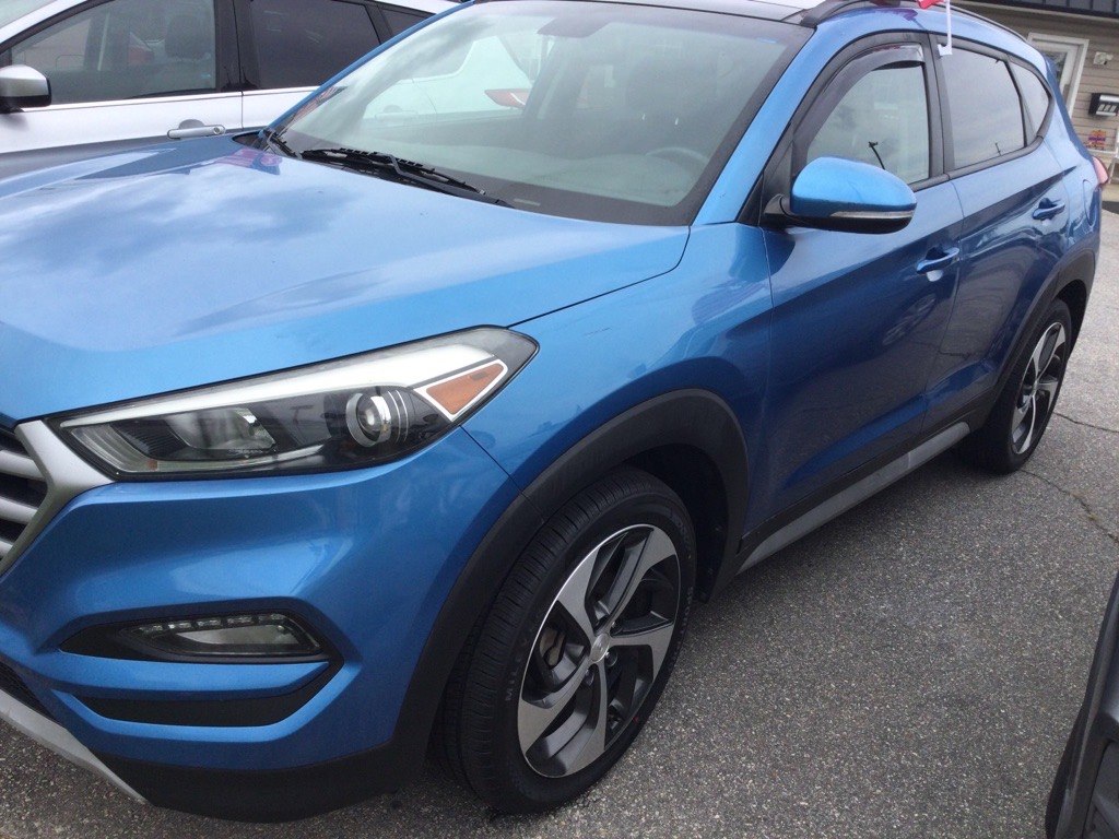 Photo 2 of this HYUNDAI TUCSON