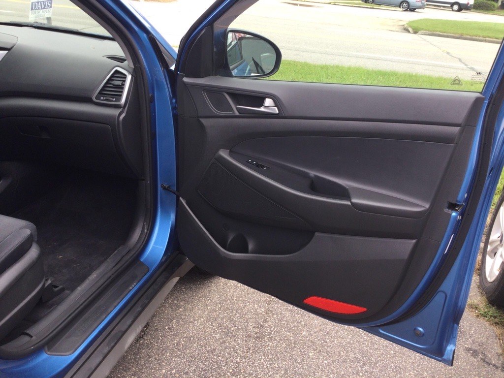 Photo 7 of this HYUNDAI TUCSON