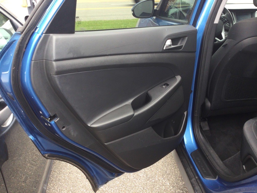 Photo 12 of this HYUNDAI TUCSON