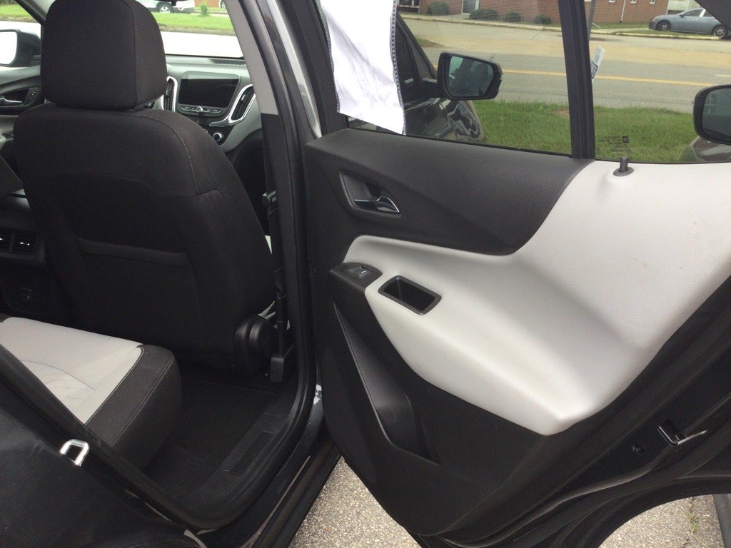 Photo 10 of this CHEVROLET EQUINOX