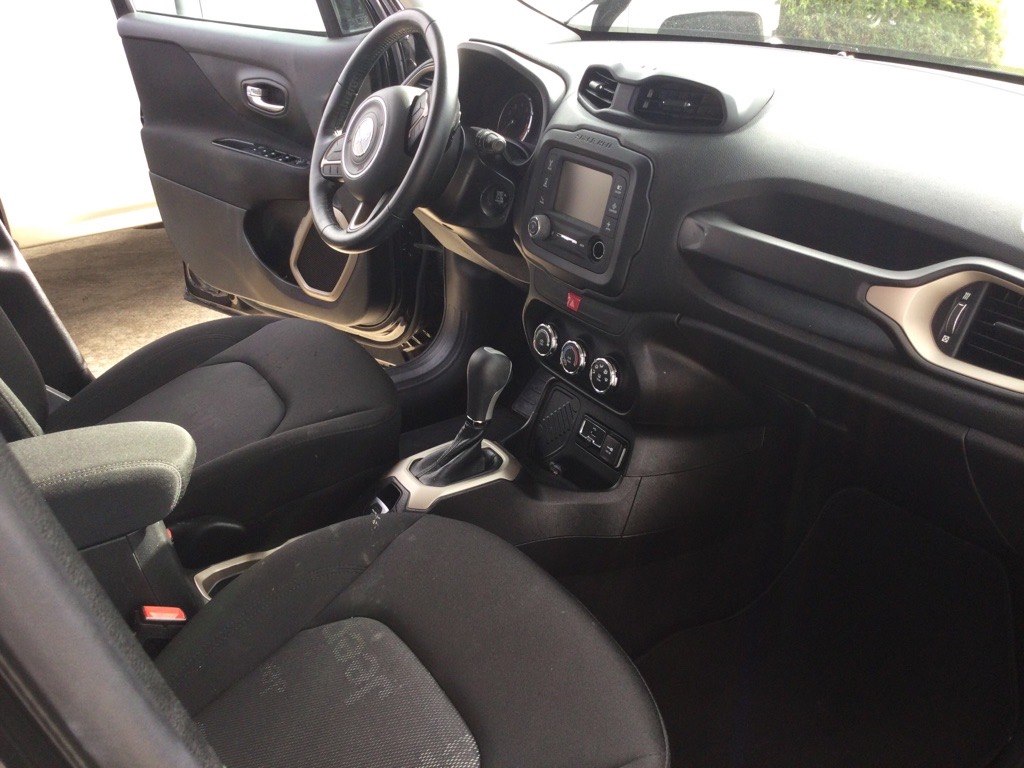 Photo 16 of this JEEP RENEGADE