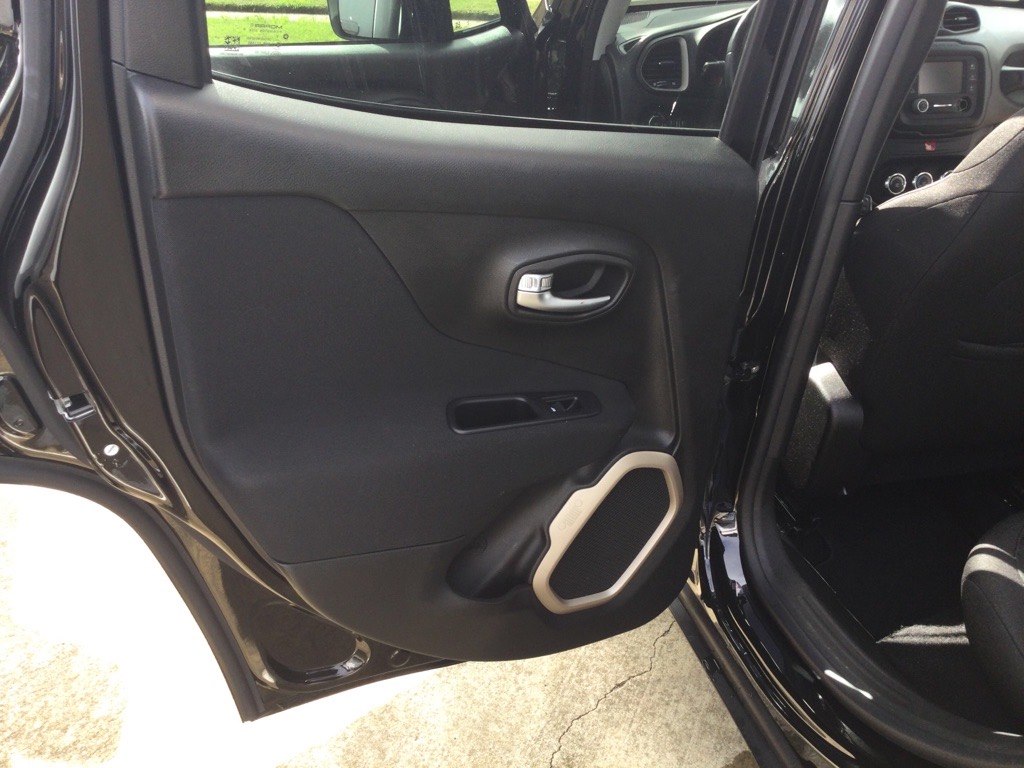 Photo 13 of this JEEP RENEGADE