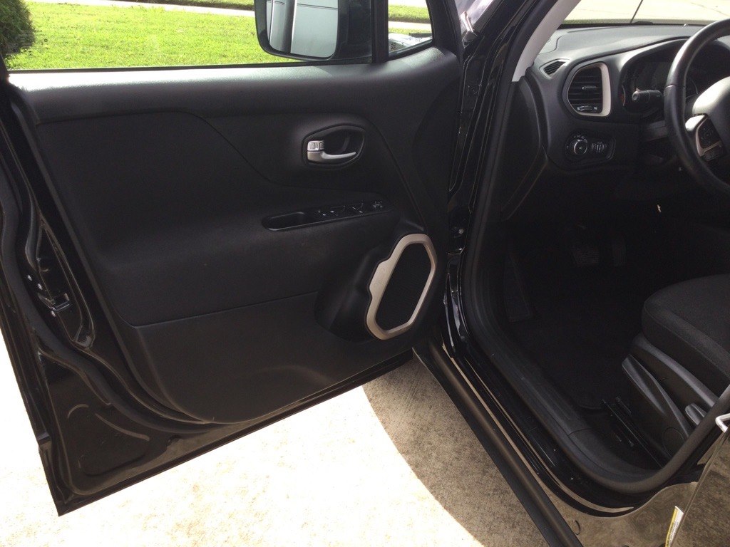 Photo 11 of this JEEP RENEGADE
