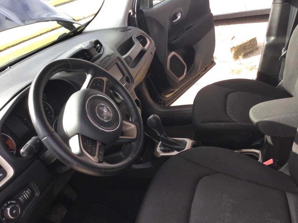 Photo 12 of this JEEP RENEGADE