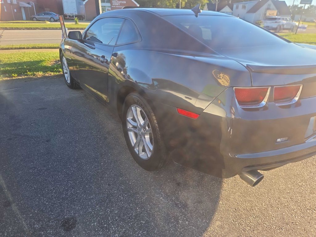 Photo 2 of this CHEVROLET CAMARO