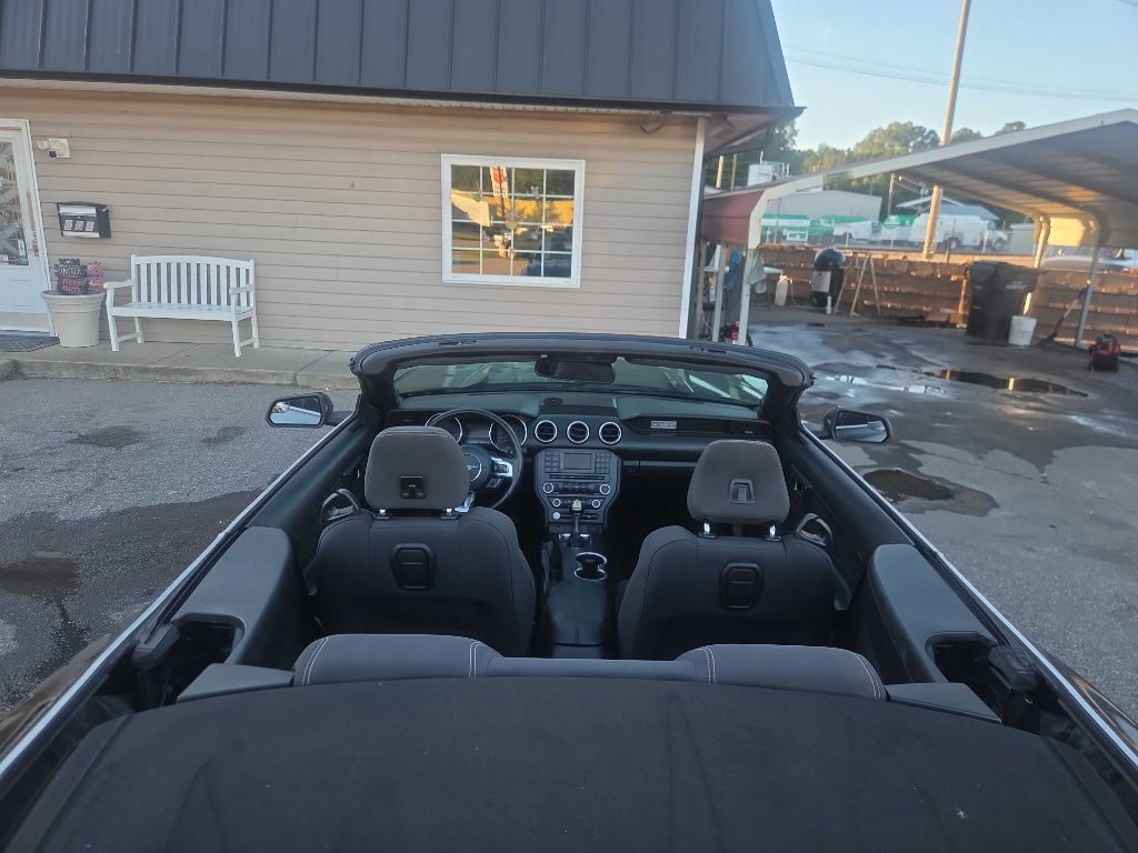 Photo 14 of this FORD MUSTANG