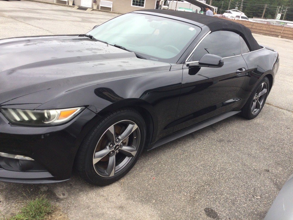 Photo 2 of this FORD MUSTANG