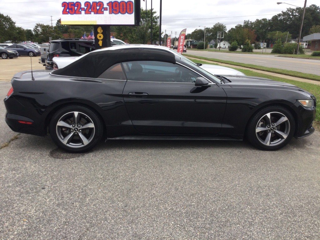 Photo 6 of this FORD MUSTANG