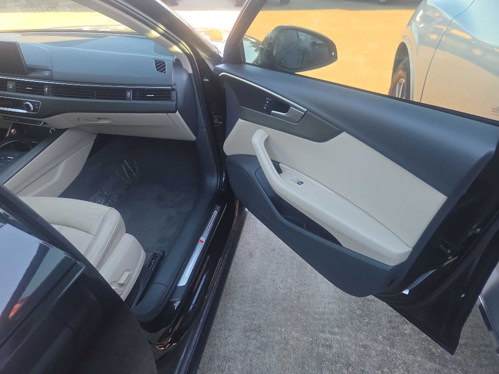 Photo 17 of this AUDI A4