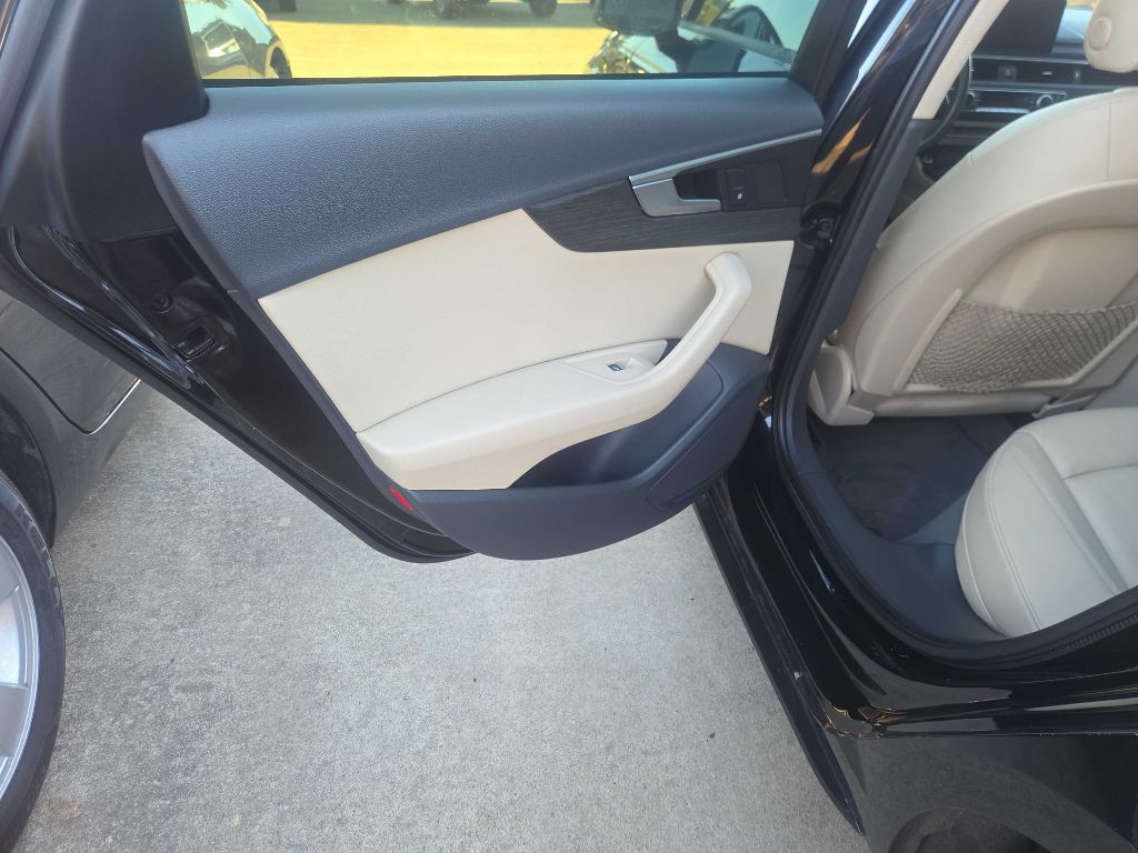 Photo 13 of this AUDI A4
