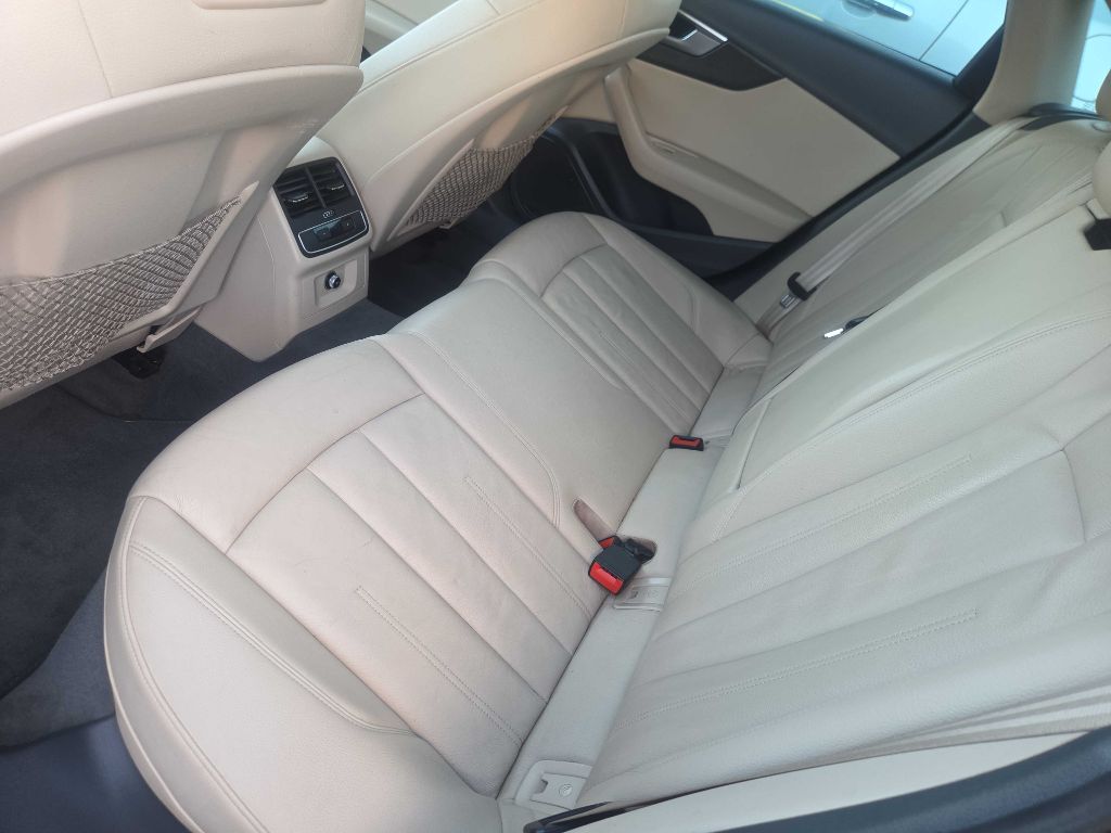 Photo 12 of this AUDI A4