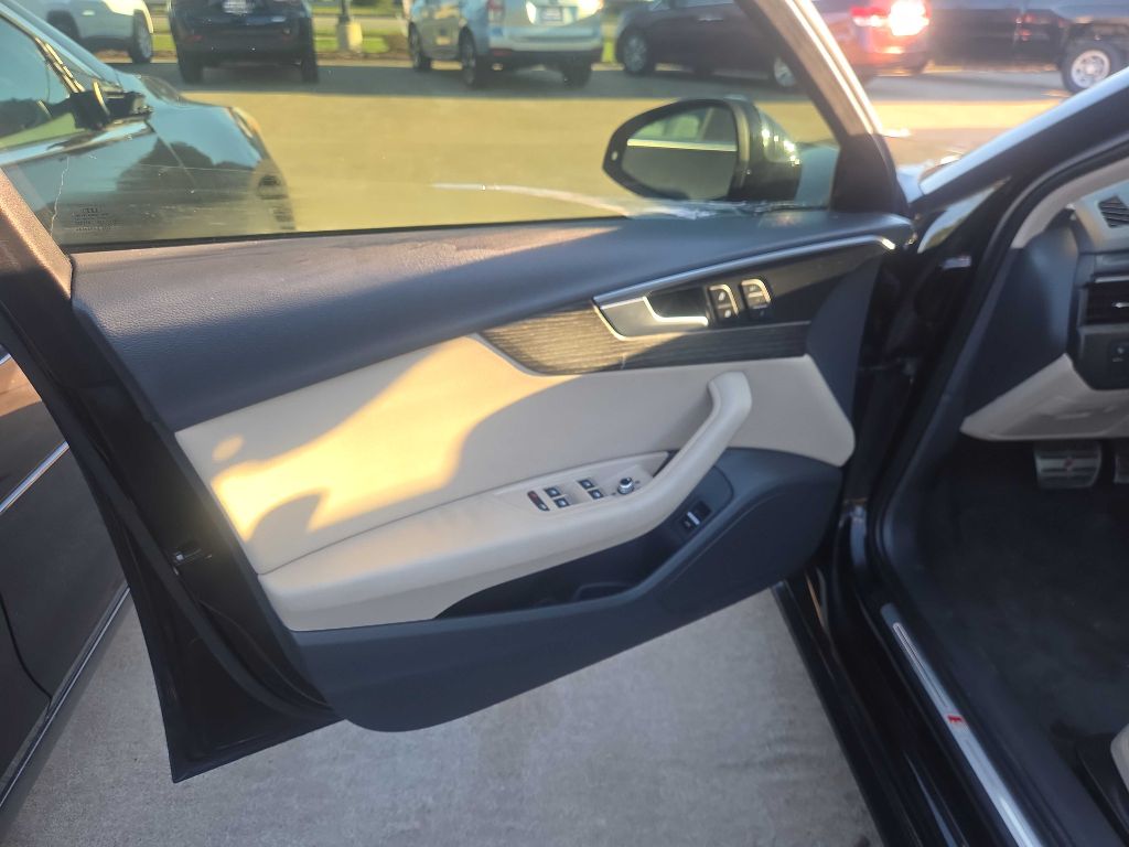 Photo 9 of this AUDI A4