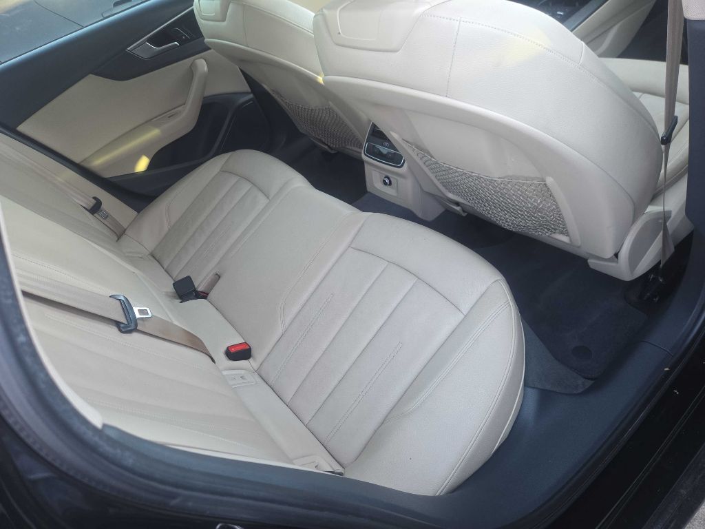 Photo 16 of this AUDI A4