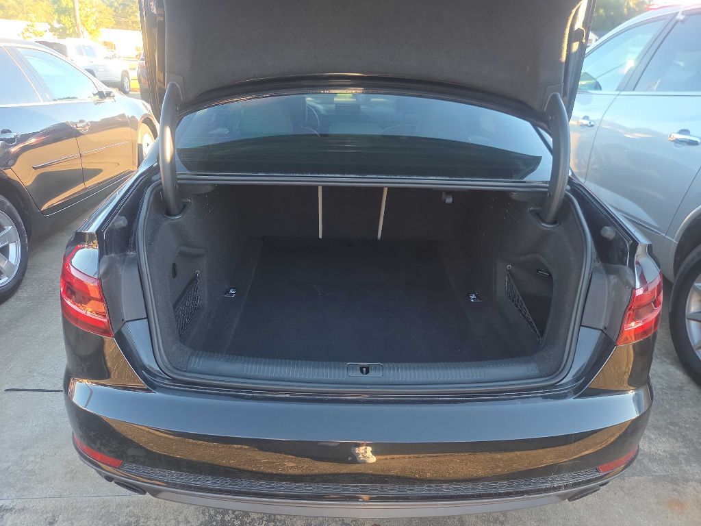Photo 14 of this AUDI A4