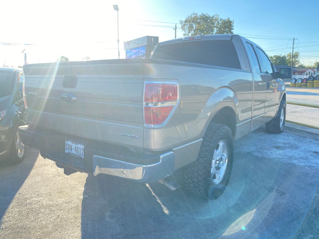 Photo 4 of this FORD F150
