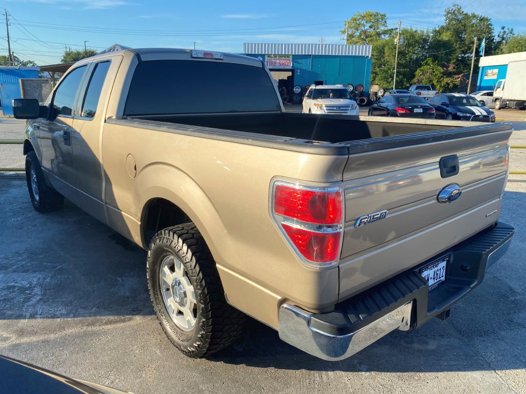 Photo 3 of this FORD F150