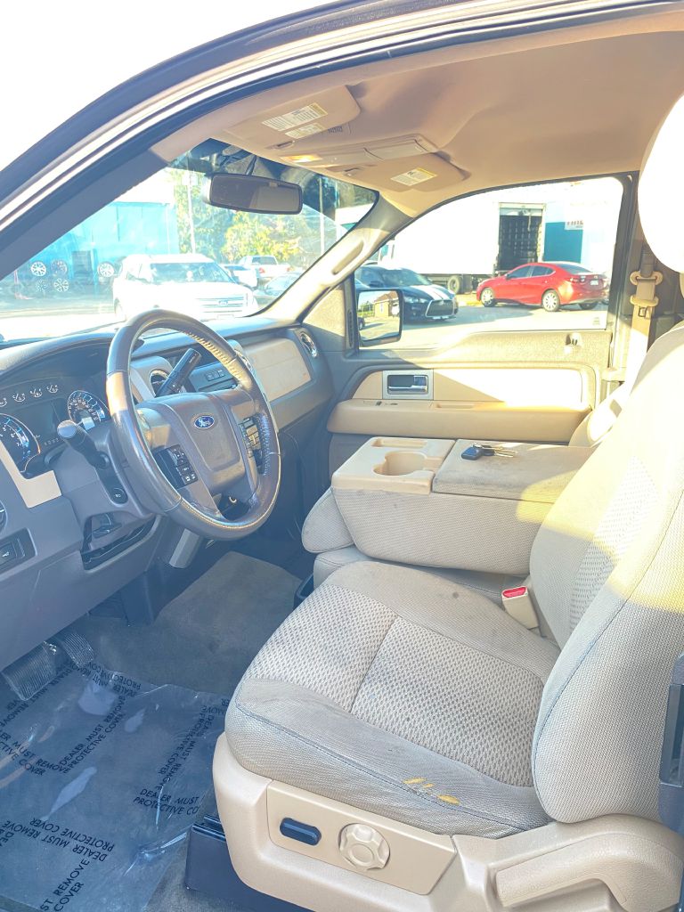 Photo 5 of this FORD F150