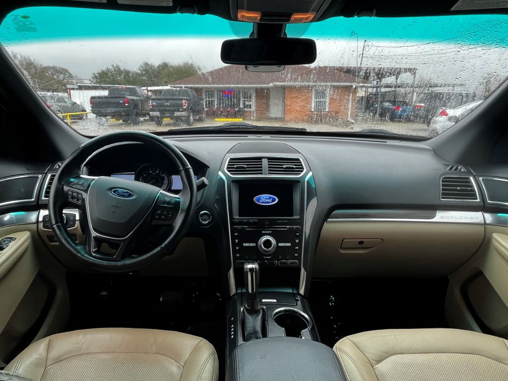 Photo 7 of this FORD EXPLORER