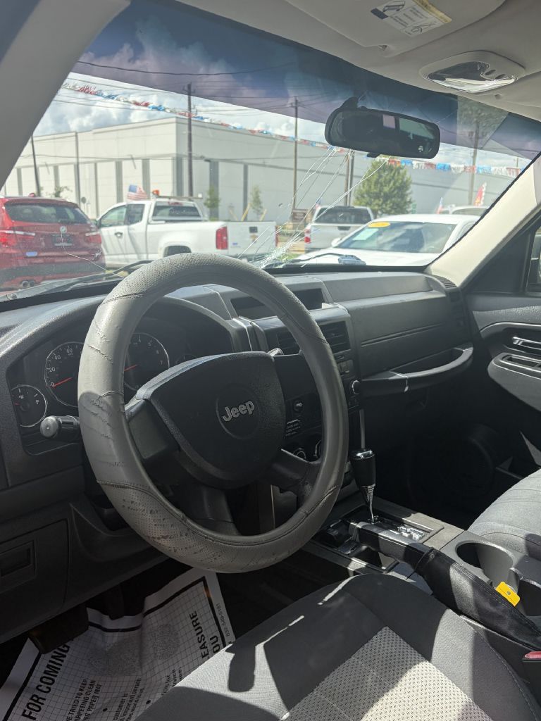 Photo 4 of this JEEP LIBERTY