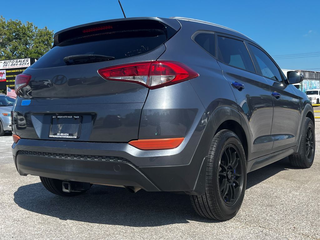 Photo 3 of this HYUNDAI TUCSON