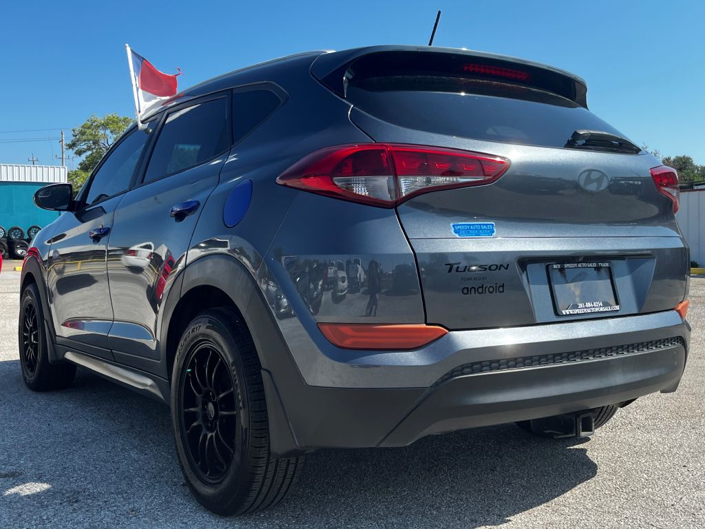 Photo 4 of this HYUNDAI TUCSON