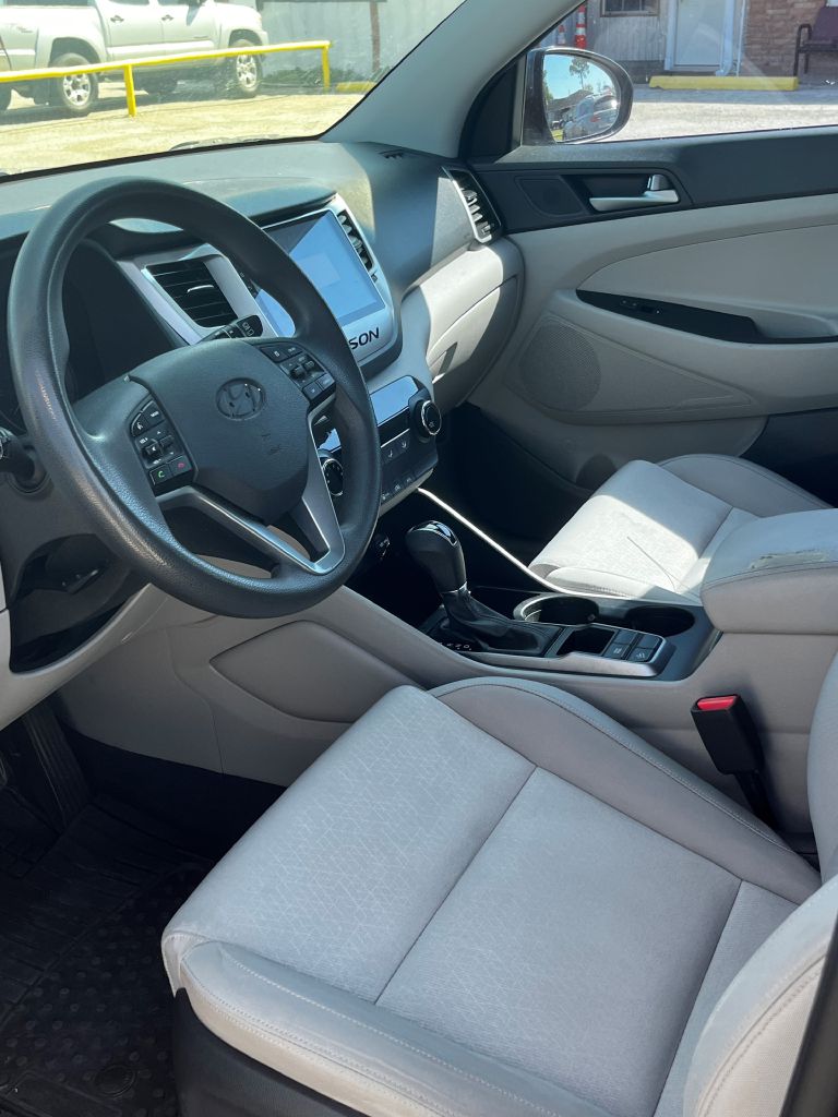 Photo 5 of this HYUNDAI TUCSON