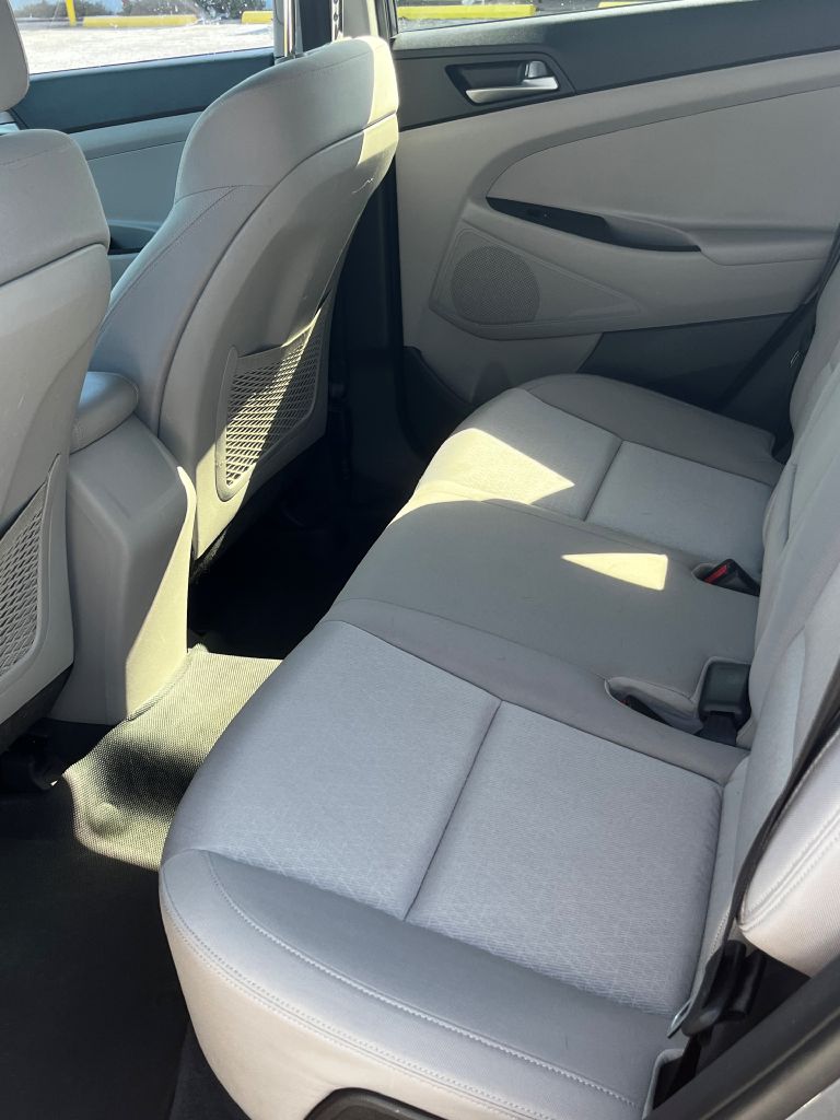 Photo 6 of this HYUNDAI TUCSON