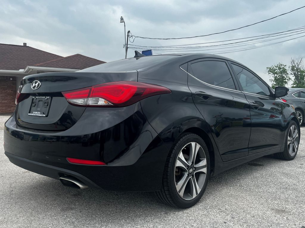 Photo 3 of this HYUNDAI ELANTRA