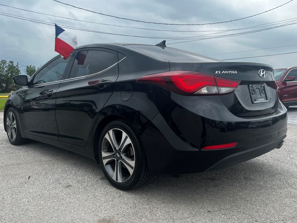 Photo 4 of this HYUNDAI ELANTRA