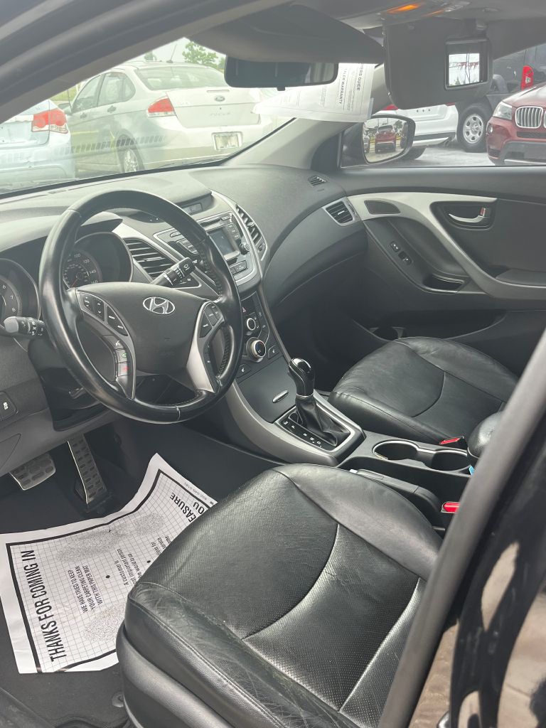 Photo 5 of this HYUNDAI ELANTRA