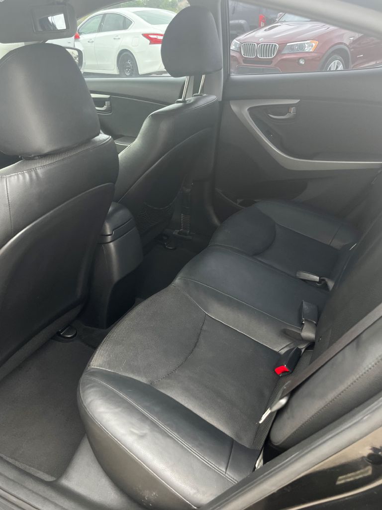 Photo 6 of this HYUNDAI ELANTRA
