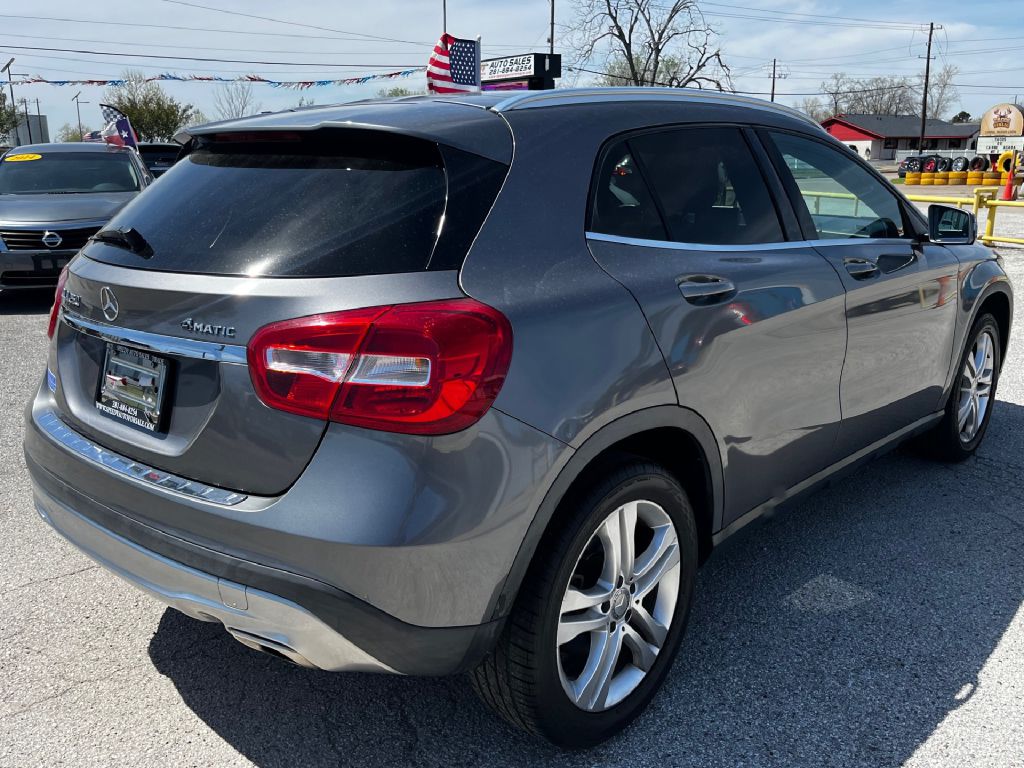 Photo 3 of this MERCEDES-BENZ GLA