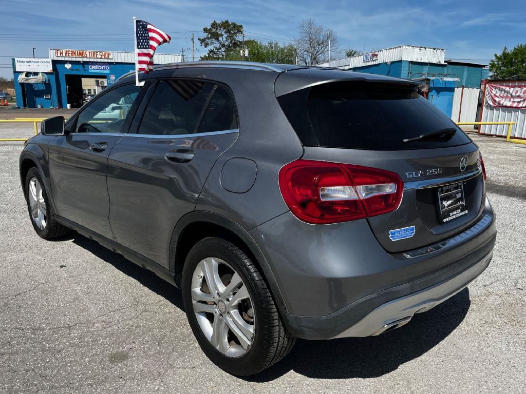 Photo 4 of this MERCEDES-BENZ GLA