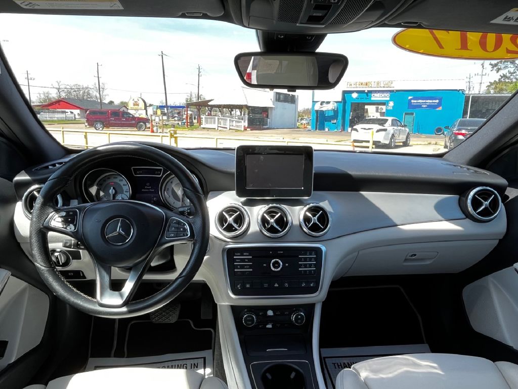 Photo 7 of this MERCEDES-BENZ GLA