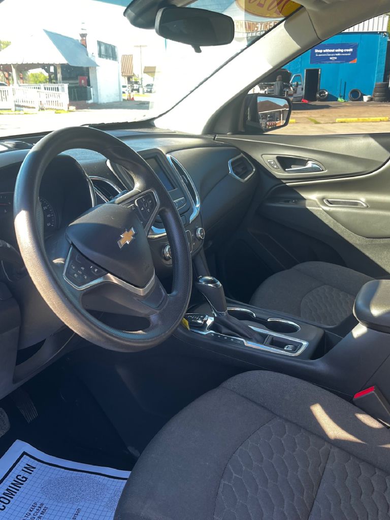 Photo 5 of this CHEVROLET EQUINOX