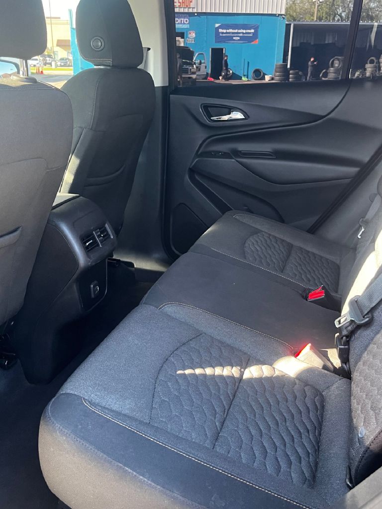 Photo 6 of this CHEVROLET EQUINOX