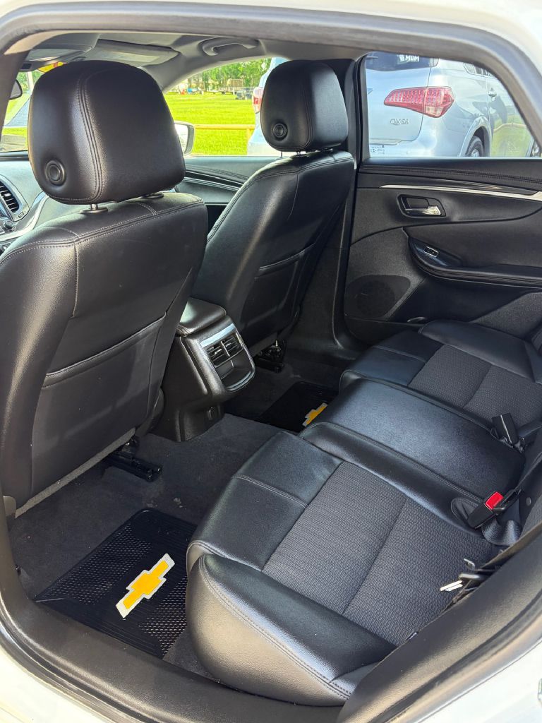 Photo 4 of this CHEVROLET IMPALA