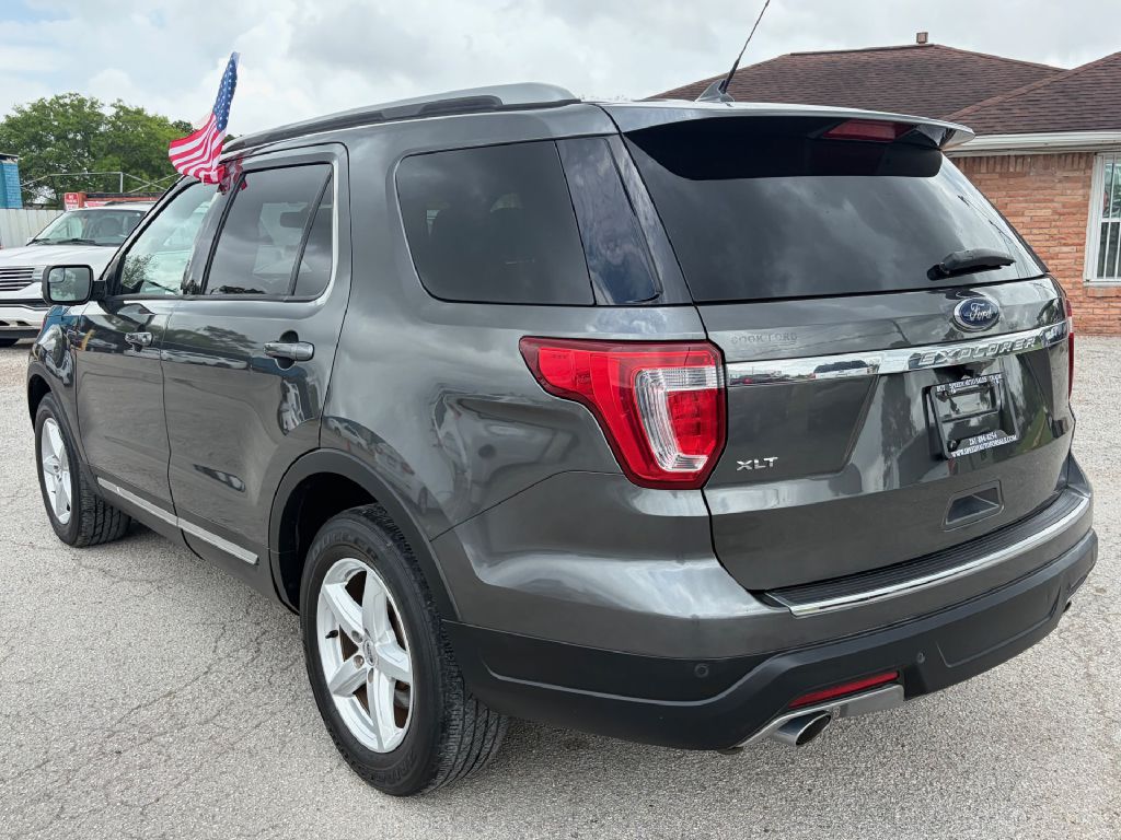 Photo 4 of this FORD EXPLORER