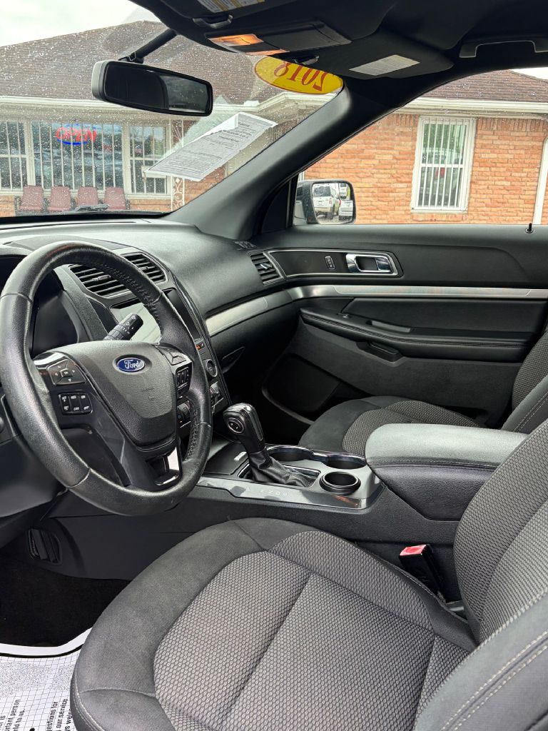 Photo 5 of this FORD EXPLORER