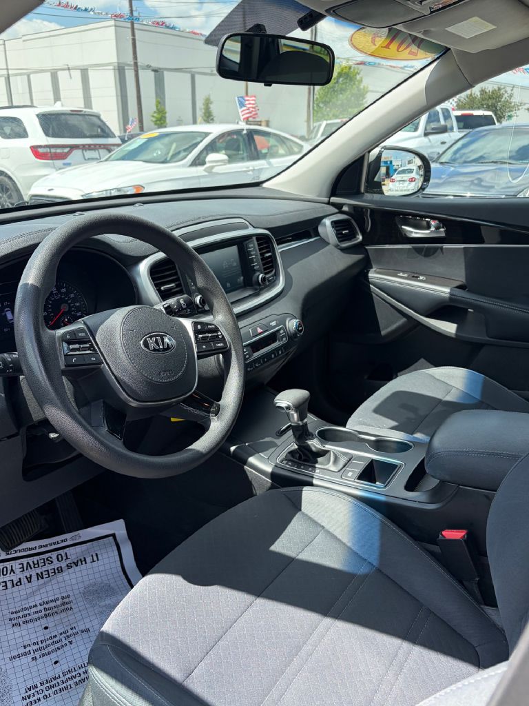 Photo 5 of this KIA SORENTO