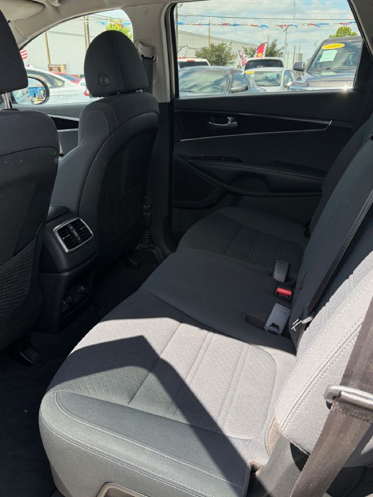 Photo 6 of this KIA SORENTO