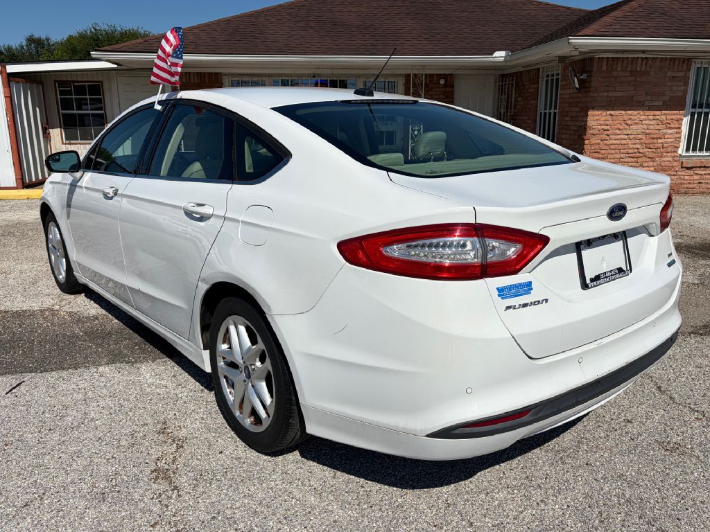 Photo 4 of this FORD FUSION