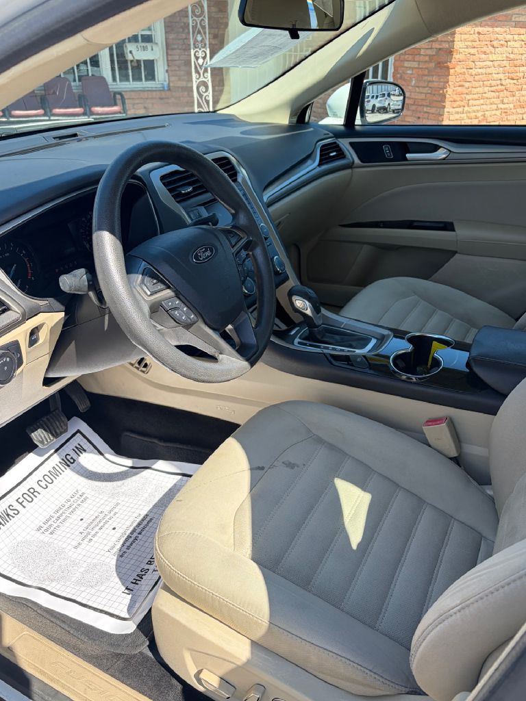 Photo 5 of this FORD FUSION