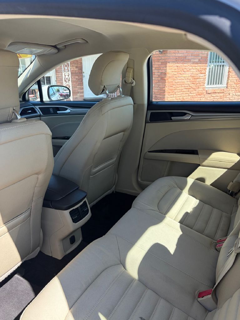 Photo 6 of this FORD FUSION