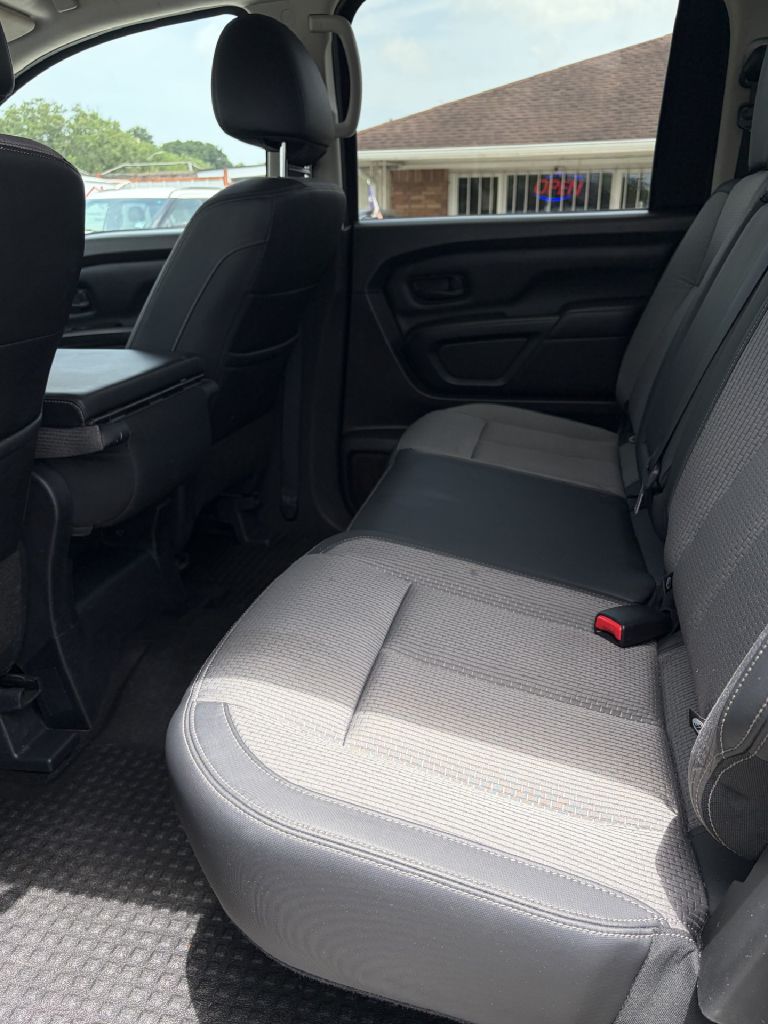 Photo 6 of this NISSAN TITAN