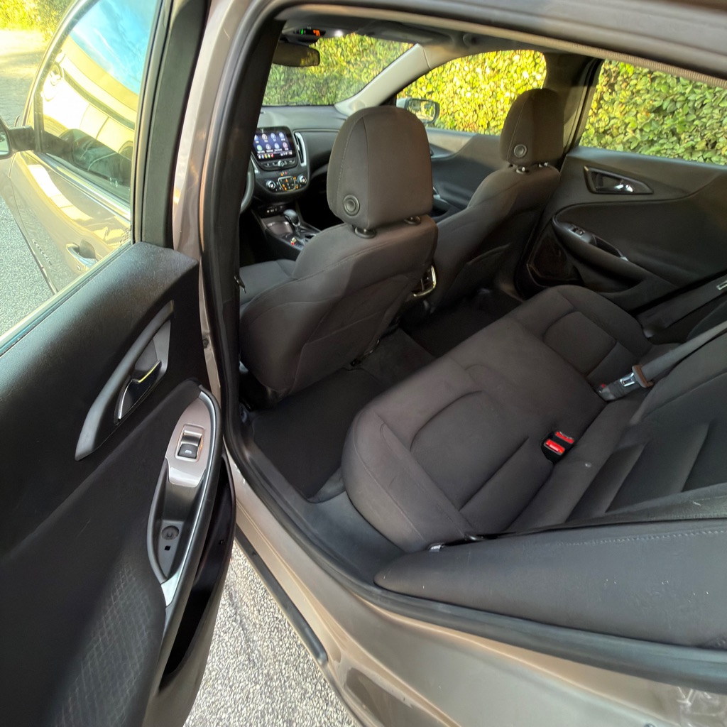 Photo 11 of this CHEVROLET MALIBU
