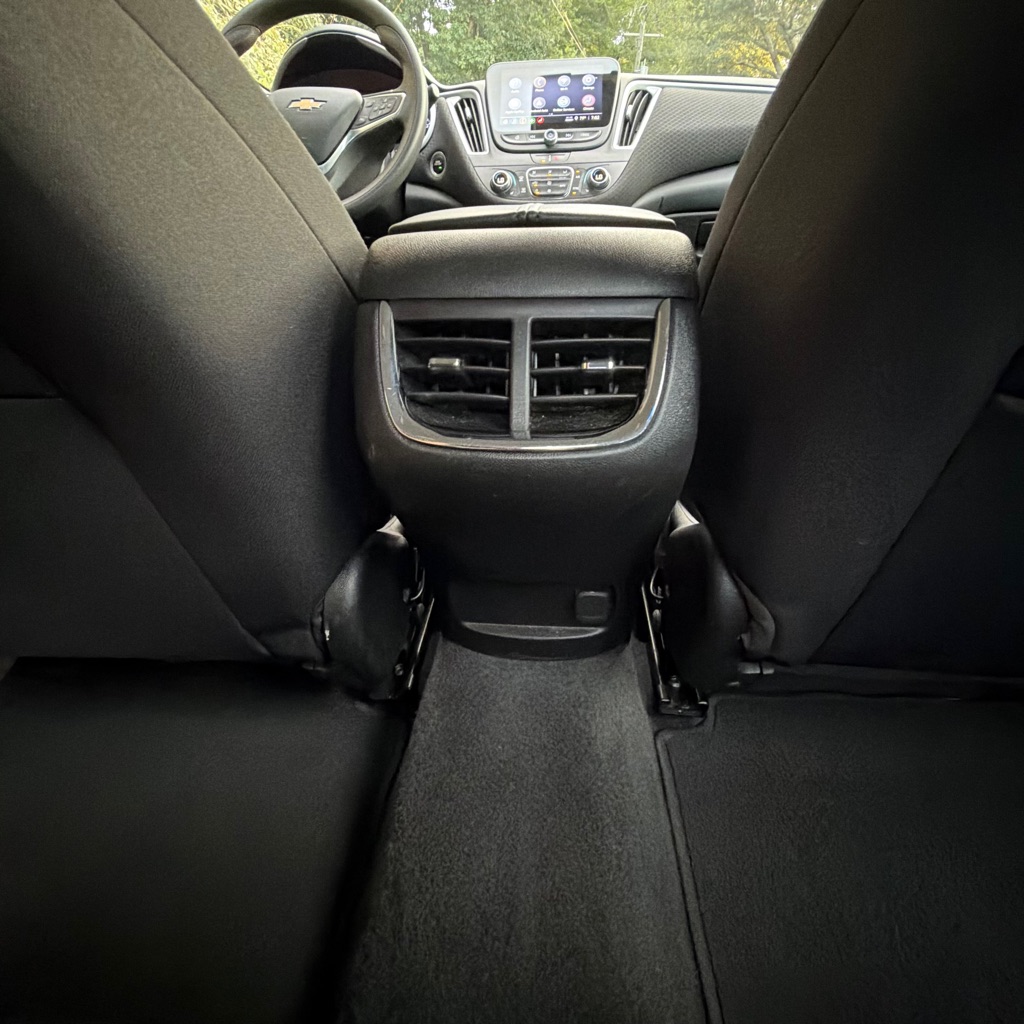 Photo 22 of this CHEVROLET MALIBU