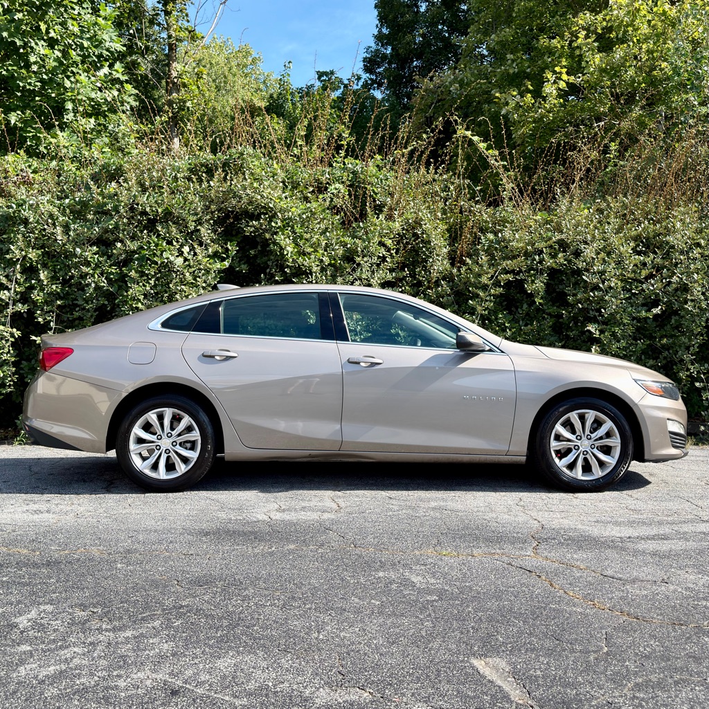 Photo 4 of this CHEVROLET MALIBU