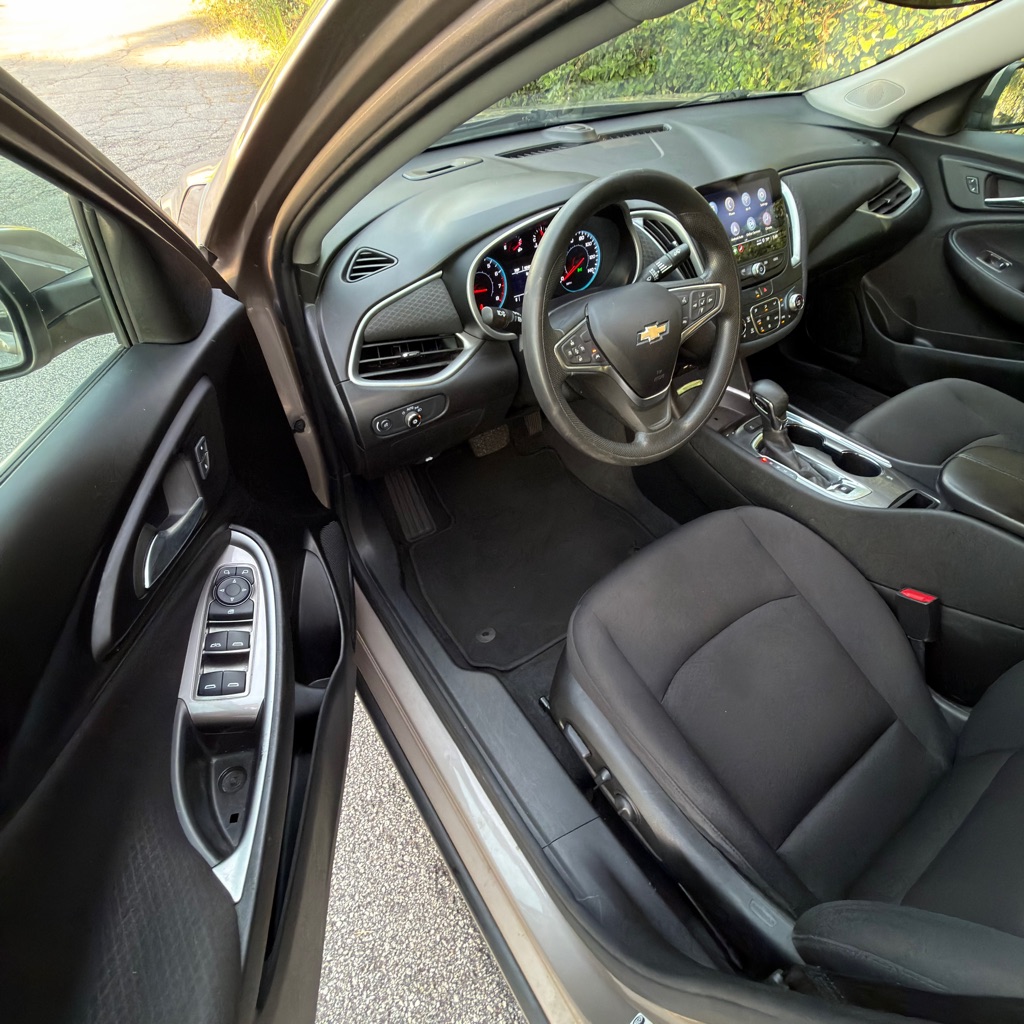 Photo 8 of this CHEVROLET MALIBU