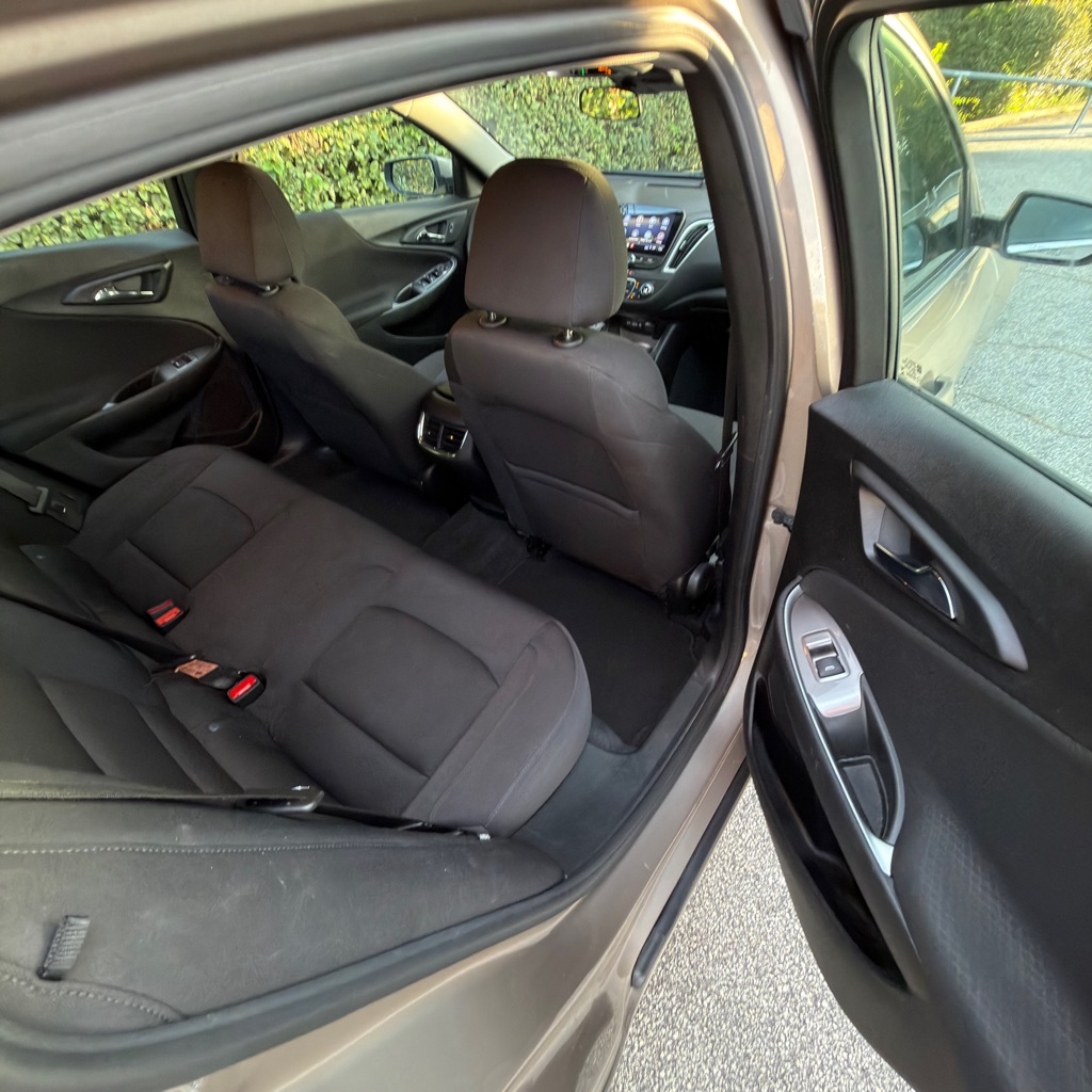 Photo 16 of this CHEVROLET MALIBU
